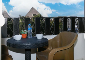 Pyramids Art View Inn